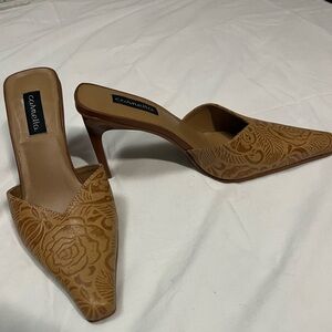 Carmella Brown Tan Floral Leather Women's Mules Size 8
